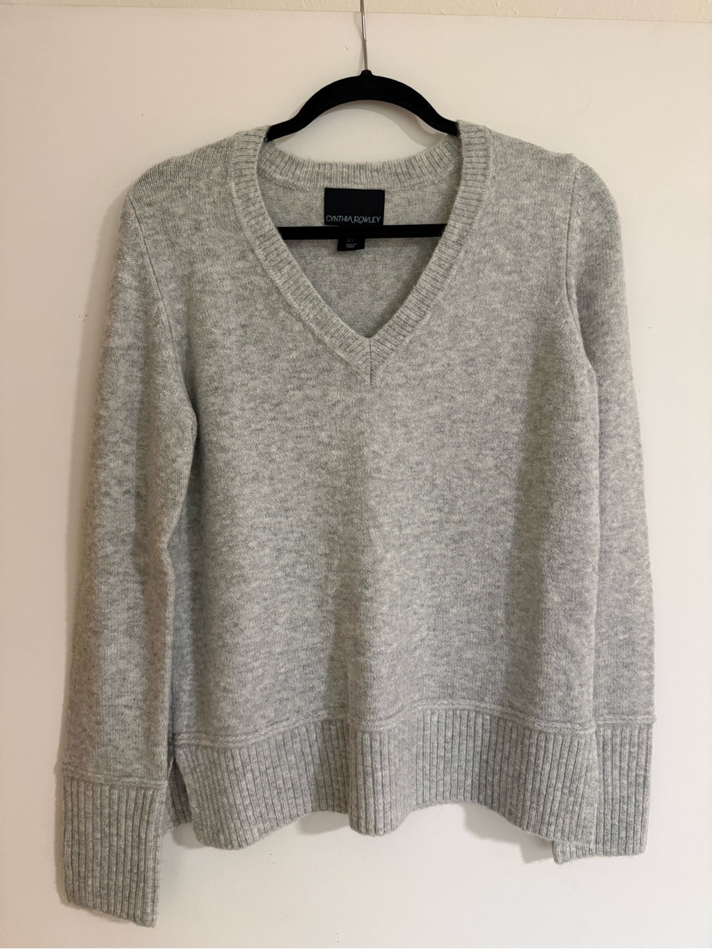 Cynthia Rowley Light Gray V-Neck Sweater
